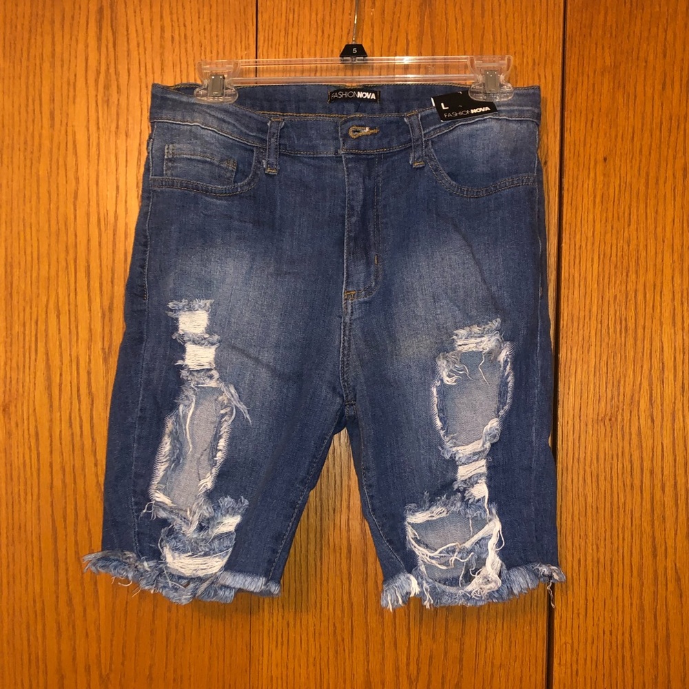 Fashion Nova Khloe Denim Shorts - size Large